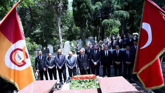 Dursun Özbek mazbatayı aldı ilk iş mezar ziyareti yaptı