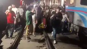Gaziosmanpaşa'da tramvay hattında yangın paniği