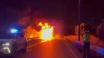 Esenyurt TEM Otoyolu'nda seyir halindeki tır küle döndü