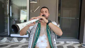 Aydınlı müzisyen ameliyattan iki gün sonra zurnasını eline aldı