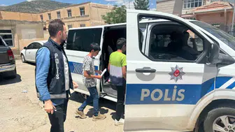 Sason’da sınav heyecanı yaşayan öğrencilerin yardımına polis yetişti