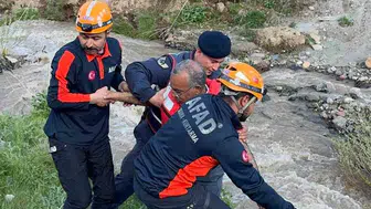 Erzurum’da mantar toplarken dere yatağında mahsur kaldılar