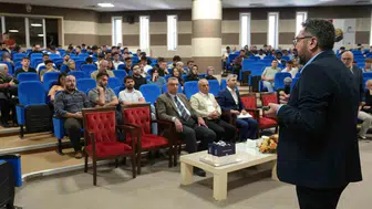 Karabük Üniversitesi öğrencilerine yapay zeka ve karanlık fabrikalar eğitimi