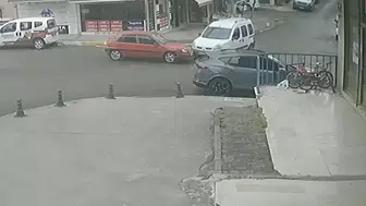 Pendik’te dikkatsiz sürücü kazaya davetiye çıkardı