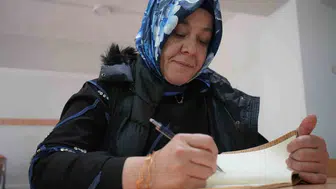 45 yaşında üniversiteye başlayan Hacer Karagöz sınıfın annesi oldu