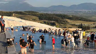 Pamukkale bayram tatilinde ziyaretçi akınına uğradı