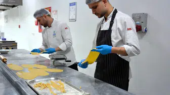 Sakaryalı mutfak öğrencileri hünerlerini yarışmada sergiledi