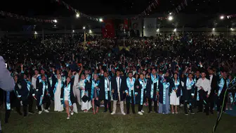 Alanya'da 2 bin 700 genç diplomalarına kavuştu