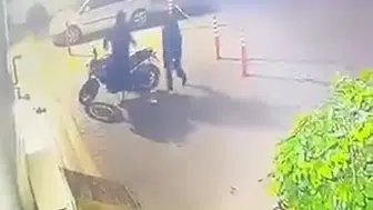 Adana'da motosiklet hırsızlarını polis suçüstü yakaladı