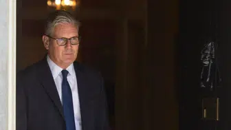 İngiltere'de sular durulmuyor: Başbakan Keir Starmer görevini bıraktı