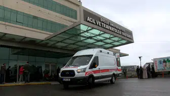Diyarbakır'da oyun oynayan 3 yaşındaki Mert traktörün altında can verdi