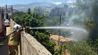 Kırıkhan’da bahçeyi saran alevleri itfaiye büyümeden söndürdü