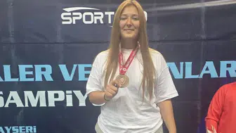 Manisalı Doğa Tezcan ringden bronz madalyayla döndü
