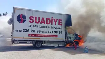 Ataşehir'de park halindeki kamyonet küle döndü