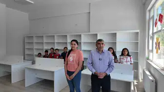 Kayseri Büyükşehir Belediyesi Akkışla’daki ilkokulun kütüphanesini yeniledi