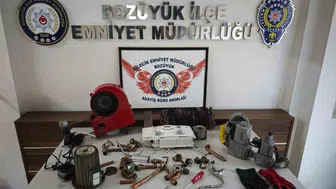 Bozüyük’te metruk binayı soymaya çalışan iki kişi yakalandı