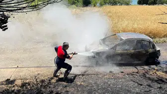 Elazığ’da seyir halindeki otomobil alevler içinde kaldı
