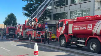 Beyoğlu’nun kalbinde 6 katlı binadan dumanlar yükseldi