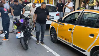 Keşan'da taksi kapısı motosikletliyi yola savurdu