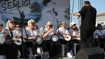 Eskikaraağaç leylekleri bu hafta sonu binlerce ziyaretçiyi ağırladı