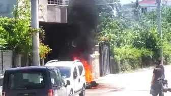 Batman’da sokak kenarındaki motosiklet bir anda alevlere teslim oldu