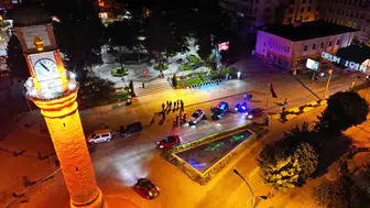 Çorum Saat Kulesi önünde jandarmadan ışıklı gösteri