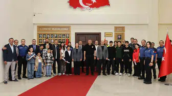 Erzurumlu polisler mesai çıkışı çocuklara özel ders veriyor