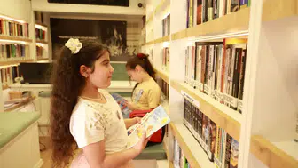 Bursa'nın küçük öğrencileri surların gölgesinde kitap okudu