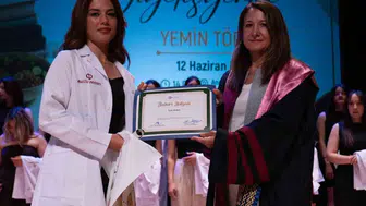 Anadolu Üniversitesi ilk diyetisyenlerini uğurladı