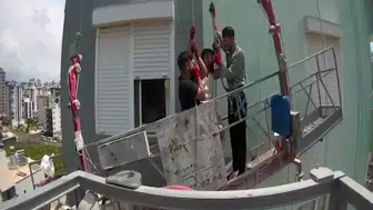Mersin'de 8'inci kattaki iskelede 3 işçi mahsur kaldı
