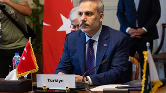 Hakan Fidan Kahire’de bölgesel iş birliği masasına oturdu