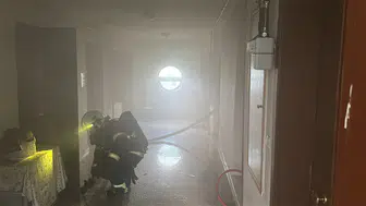 Kütahya’da bir apartmanın asansör dairesi alevlere teslim oldu