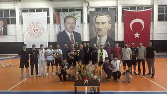 Pozantı’da ayak tenisi rüzgarı esti