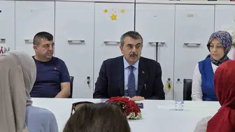 Bakan Tekin eğitimdeki değişimleri öğretmenlerle planladıklarını savundu