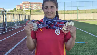 Yozgatlı Emine Nur iki branşta birden Türkiye üçüncüsü oldu