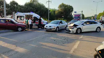 Adapazarı D-650 karayolunda iki araç çarpıştı