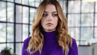 Melis Sezen tatilde beyaz bikinisiyle poz verdi