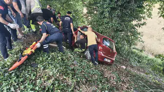 Balıkesir yolunda otomobil şarampole uçtu