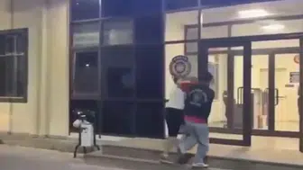 Pendik’teki eve polis baskınıyla 5 kilo uyuşturucu yakalandı