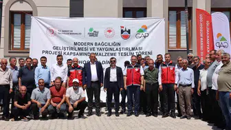 Dicleli bağcılar modern tarım makinelerine yarısı bizden desteğiyle kavuştu