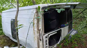 Ordu Kumru’da yolcu minibüsü uçuruma devrildi