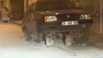Eskişehir’de kütüklerin üzerinde yükselen otomobil şaşkınlık yarattı