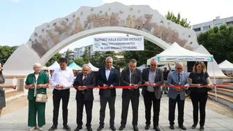 Edremitli kursiyerlerin el emeği parkta görücüye çıktı