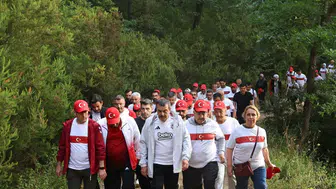 Bakan Tekin Sakarya’da öğretmenlerle doğa yürüyüşüne çıktı