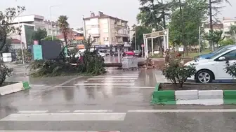 Bursa Yenişehir'de ani fırtına ve dolu hayatı durdurdu