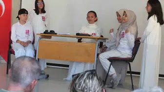 Burhaniye’de öğrenciler yaz okulunda yeteneklerini sergiledi