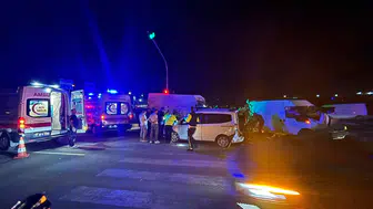 Niğde’de gece yarısı zincirleme kaza 10 kişi hastanelik oldu