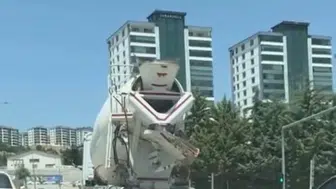 Elazığ’da yola beton saçan sürücüye ağır fatura kesildi