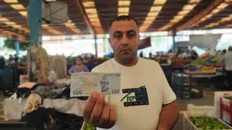 Adana pazarlarında gizemli aşk notlu banknotlar dönüyor