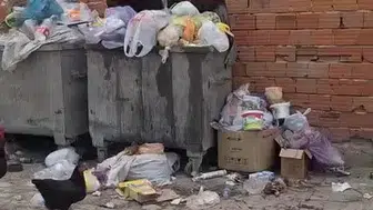 Yalıntaş Mahallesi sakinleri çöplerin toplanmaması nedeniyle isyan etti